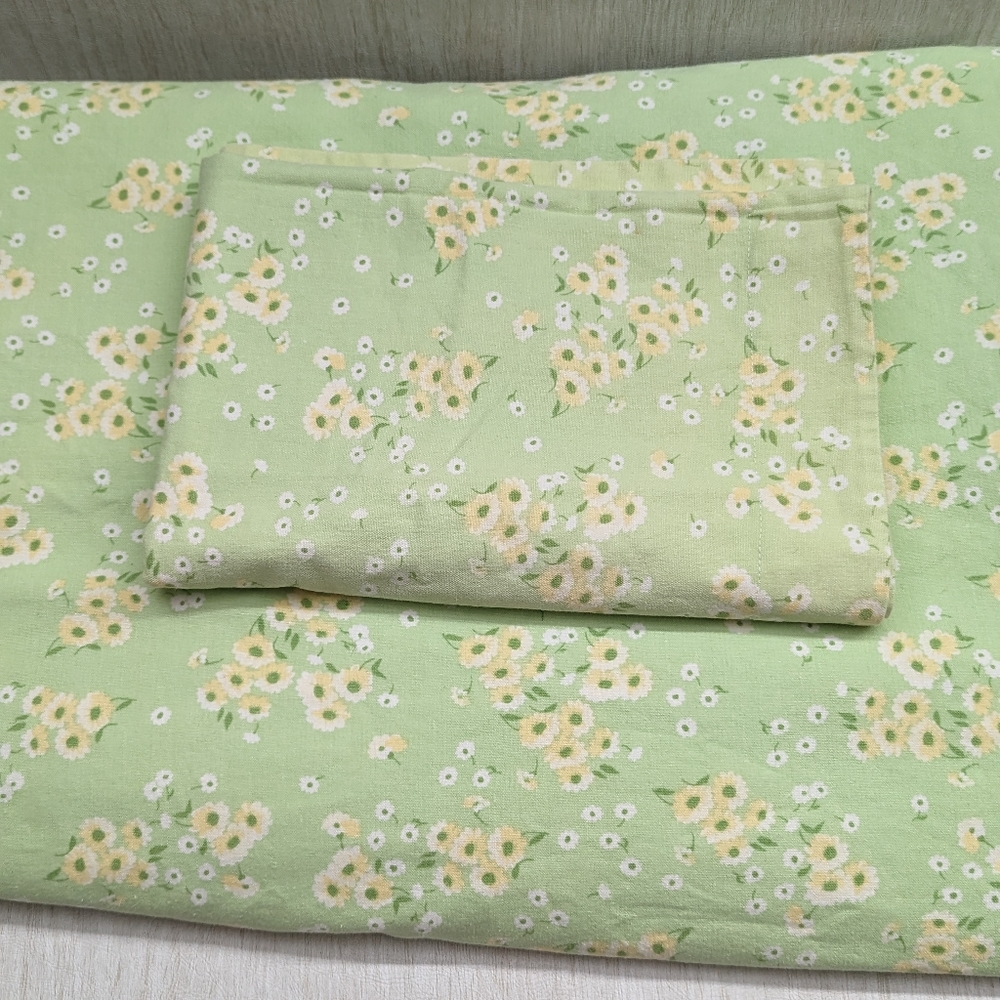 Pottery barn kids green floral duvet & one standard SZ pillow case.100% organic